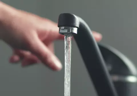 Apa caldă, oprită aproape în tot Ploieștiul de la 1 august, pentru cel puțin o lună. Primăria spune că nu a fost anunțată