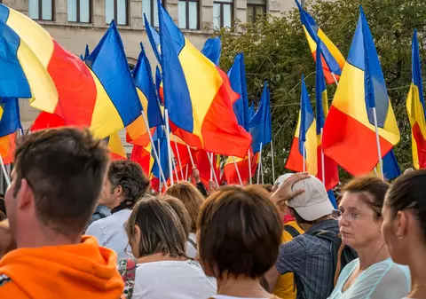 Un jurnalist român din Cernăuți, refugiat de 5 luni în țară, scrie despre România văzută din afară și din interior: „De ce nu sunt fericiți românii?”