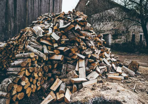 Jumătate dintre gospodăriile din România sunt în sărăcie energetică. Specialiștii cer statului să trateze cauzele, nu doar efectele