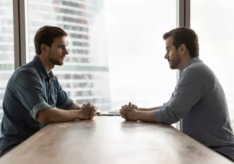 Arta pierdută a dialogului. De ce democrația nu te lasă să vorbești singur