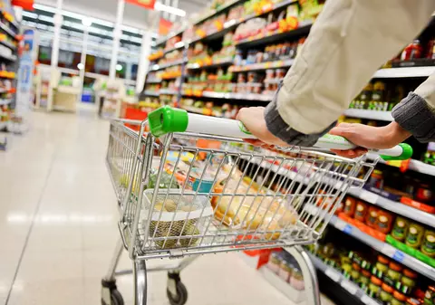Analist economic român, despre criza alimentară: „Vor apărea mai multe alimente cu înlocuitori sintetici ai cărnii, laptelui, ouălor”