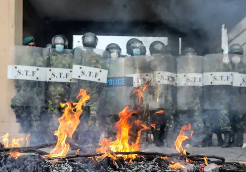 Cum alunecă o țară în colaps. Criza din Sri Lanka este un semnal de alarmă pentru alte economii cu probleme