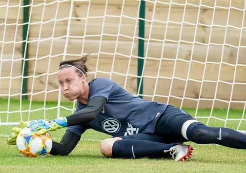 Prietena portarului Franței a fost găsită moartă în casă, cu câteva zile înaintea debutului Campionatului European