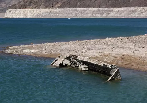 O ambarcațiune din Al Doilea Război Mondial a ieșit la suprafață pe Lacul Mead din SUA, din cauza secetei extreme