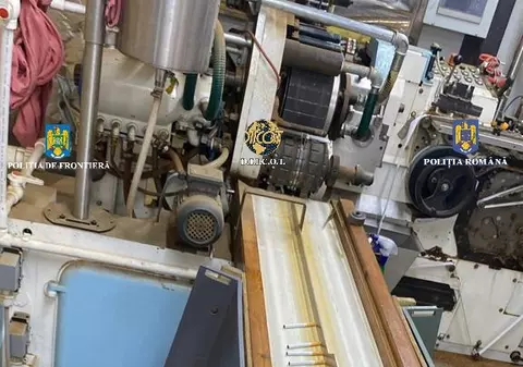 Percheziții ale poliției în mai multe județe cazul unor fabrici clandestine de țigări. 12 persoane, reținute