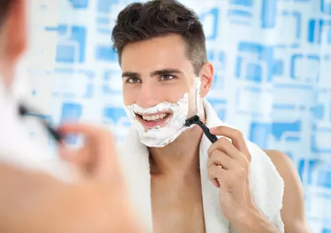 Bărbierit clasic cu lama sau cu aparatul electric?