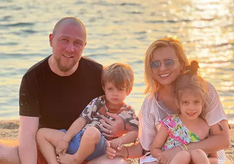 Cum arată Simona Gherghe în costum de baie la 44 de ani. Vedeta a fost văzută rar în această ipostază