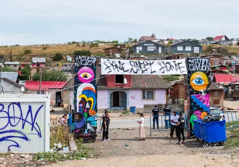 Emil Boc, invitat la festivalul comunităților marginalizate din Pata Rât. „Haideți să vedeți cum e viața printre gunoaie. Și noi suntem clujeni”