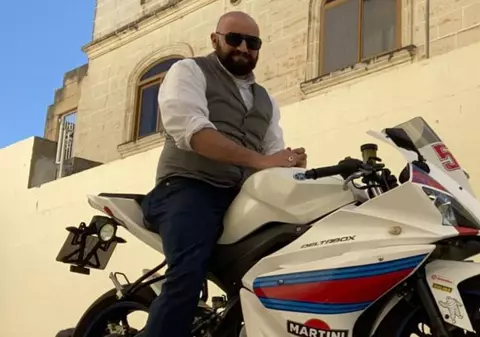 Preot din Malta, acuzat că a deturnat 500.000 de euro din banii enoriașilor. Un sfert din sumă ar fi cheltuit-o pe site-uri pentru adulți