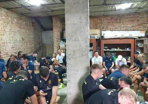 Meci întrerupt în campionatul Ucrainei, după o alarmă aeriană. Jucătorii s-au refugiat într-un buncăr