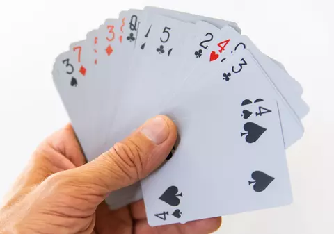 Jocul de canastă – cum se joacă, reguli de bază și modalități de joc