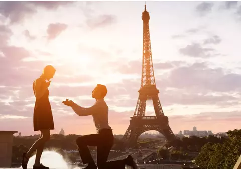 De ce îți ceri iubita de soție stând în genunchi? Ce semnificație are!