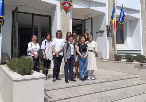 Elevii nu au fost lăsați să participe la dezbaterea legii educației de la Constanța. „Fac întâlniri doar cu oamenii care sunt de acord cu legea”