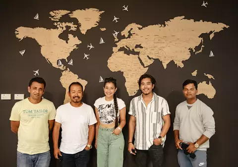 Primul film nepalez făcut în România. Regizor: „Dumnezeu a creat această țară pentru filme, este cel mai bun loc pentru asta”