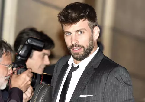 Gerard Pique și noua iubită, împreună la o nuntă. Se prezintă deja ca un cuplu