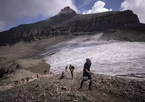 O trecătoare din Alpii elvețieni a ieșit la iveală după ce gheața care o acoperea, veche de 2.000 de ani, s-a topit