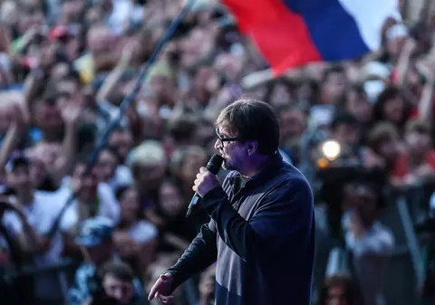 Ce amendă a primit legendarul rocker rus Iuri Șevciuk, după ce a spus în timpul unui concert că „Patria nu este fundul președintelui”