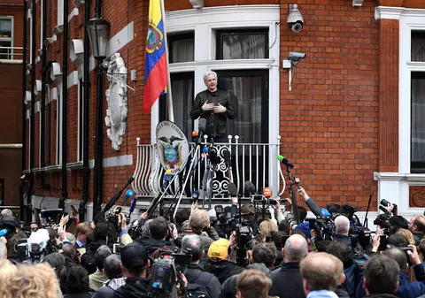 CIA, dată în judecată pentru spionarea jurnaliștilor și avocaților care s-au întâlnit cu Julian Assange