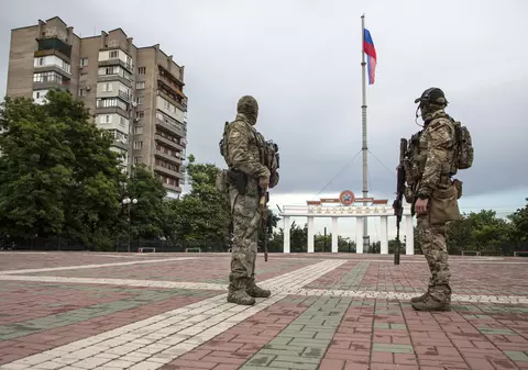 „Am 21 de ani și îmi doresc foarte mult să trăiesc”. Sute de plângeri depuse la procuratura militară arată cum au fost păcăliți tinerii ruși să lupte în Ucraina