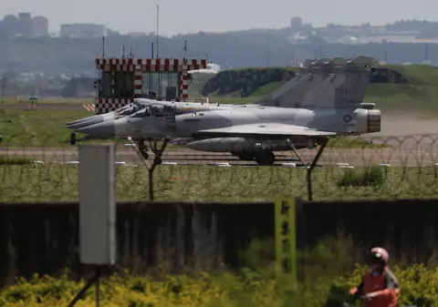 China anunță noi exerciții militare în jurul Taiwanului, deşi trebuia să le încheie duminică. Cum răspunde Taipei