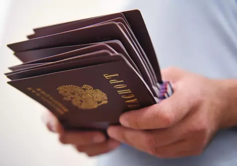 USR, PMP și Forța Dreptei au semnat o scrisoare comună prin care cer interzicerea turiștilor ruși în România