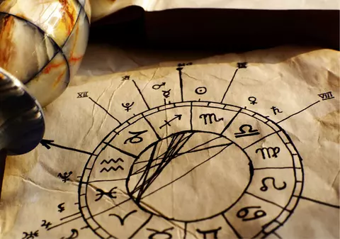 HOROSCOP luna august. Berbecii riscă să piardă bani, Racii trec peste necazuri