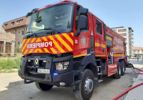 Incendiu de pădure în Munții Maramureșului. O aeronavă MApN sprijină eforturile pompierilor