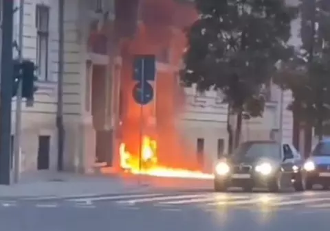 Un bărbat a incendiat ușa Primăriei Cluj-Napoca cu benzină