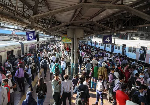 Un bărbat s-a judecat 22 de ani pentru că a plătit 24 de eurocenți mai mult biletul de tren, în India, și a câștigat procesul