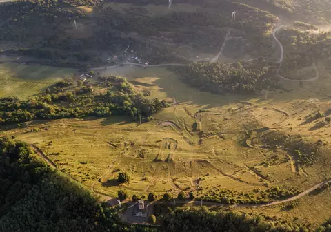 Proiect de 6 milioane de euro în Sibiu: Gușterland, un parc de distracții construit pe un deal. Imagini cu planul