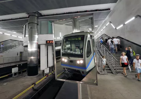 Zeci de ruși au fost reținuți în avans de poliția din Moscova, pentru a împiedica un protest de Ziua Drapelului