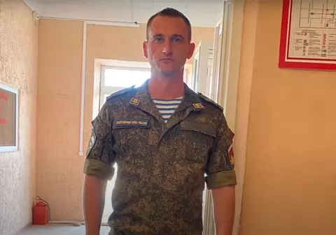 Parașutistul rus care a invadat Ucraina, apoi a scris o carte împotriva războiului și a fugit: „Majoritatea oamenilor din armată sunt nemulțumiți de Putin și de comandanții lor”