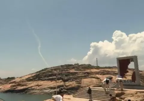 Momentul în care China lansează rachete în apele din apropierea Taiwanului