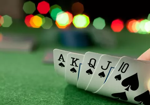 Cum se joacă poker – regulile de bază