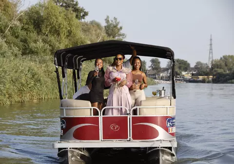 Interpreta superhitului Jerusalema și-a prelungit vizita în România! Nomcebo Zikode, ședere de cinci stele într-un resort exclusivist din Deltă