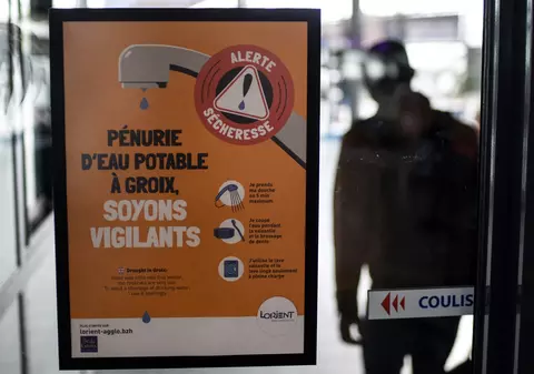 Peste 100 de orașe din Franţa au rămas fără apă potabilă. E „alertă de secetă” și la Paris