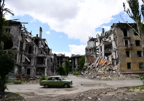O agenție de turism din Ucraina organizează tururi ghidate prin orașele bombardate. S-au înscris deja 150 de turiști