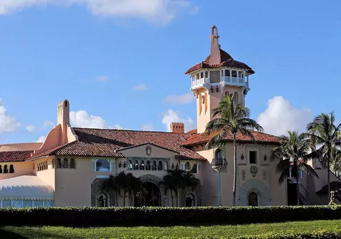FBI a descins la reședința lui Trump, Mar-a-Lago. „Mi-au spart seiful”, spune fostul președinte al SUA. Motivul perchezițiilor