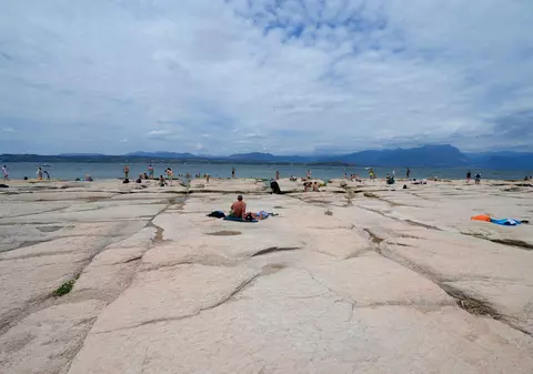 Cel mai mare lac din Italia dispare din cauza secetei. „Nu mai e apă, doar pietre”