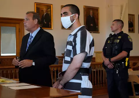 Atacatorul lui Salman Rushdie spune că a citit doar câteva pagini din opera scriitorului