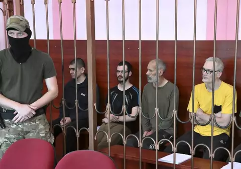 Cinci cetățeni europeni acuzați că sunt mercenari plătiți de ucraineni, judecați de separatiștii din Donețk. Ce pedeapsă riscă