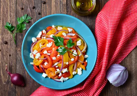 Salată de ardei copți - rețete simple și gustoase