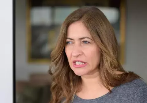 De ce este scrâșnitul dinților un fenomen dăunător adulților, dar nu și copiilor