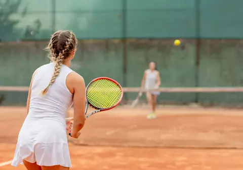 Unde poţi juca tenis de câmp în Bucureşti