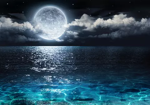 Luna plină din 12 august, sub semnul schimbător al Vărsătorului