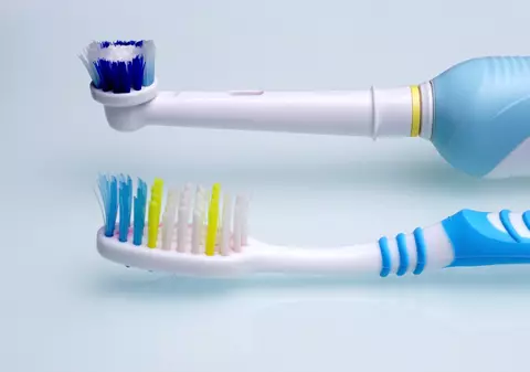Periuţe de dinţi electrice sau clasice? Avantaje și dezavantaje