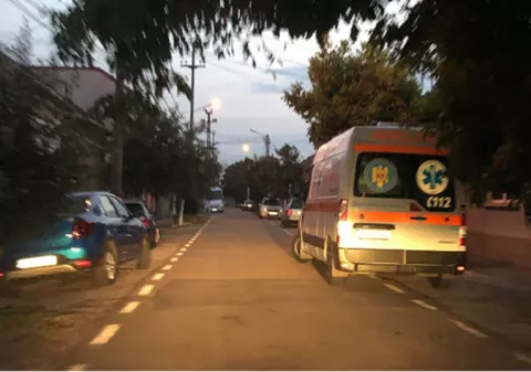 O femeie a fost găsită de fiul ei spânzurată într-o anexă a locuinței din Lugoj