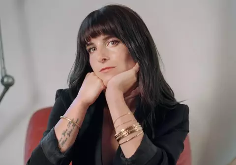 Ajunsă în România o singură dată, o cântăreață din Franța îi laudă pe români, dar critică Bucureștiul: „Am fost dezamăgită de trafic, de poluare”. Melodiile ei se aud la radio