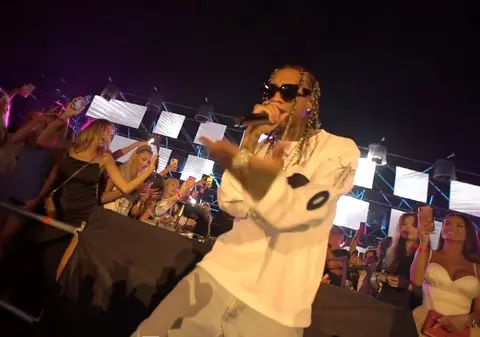 Tyga, fostul iubit al lui Kylie Jenner, a făcut spectacol pe litoralul Mării Negre. Artistul French Montana vine în România