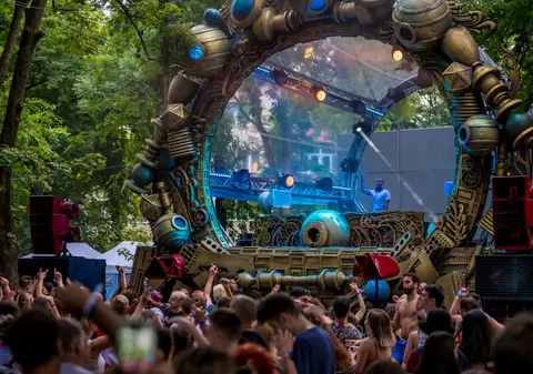 Jan Blomqvist, Daydreamers, Audiofly, Hernan Cattaneo B2B Nick Warren, Hot Oasis, Sebastien Leger Modular Show vor face show-uri magice pe scena Daydreaming, la UNTOLD 2022